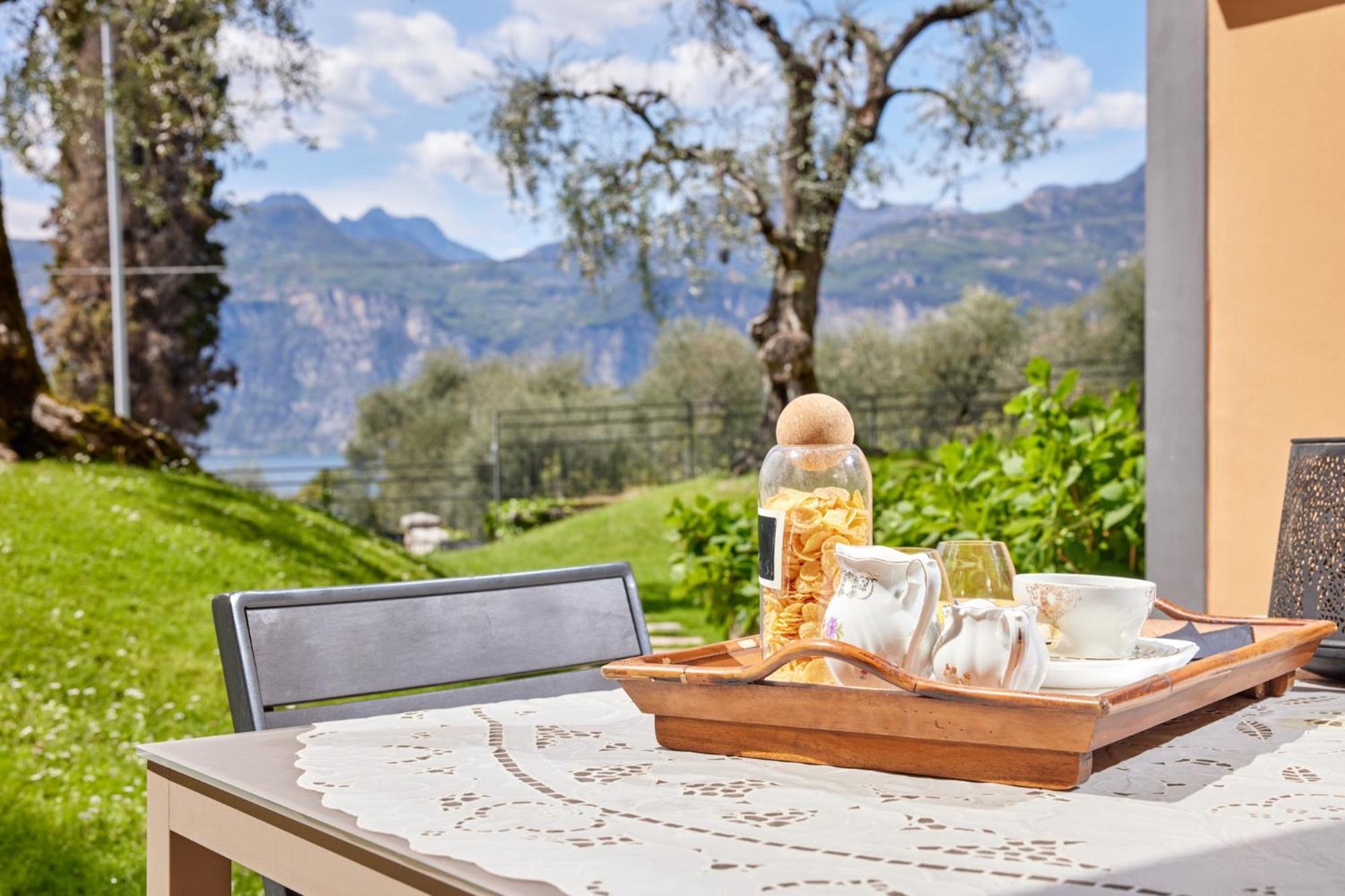 CallaLillyJardin Malcesine Esterno foto