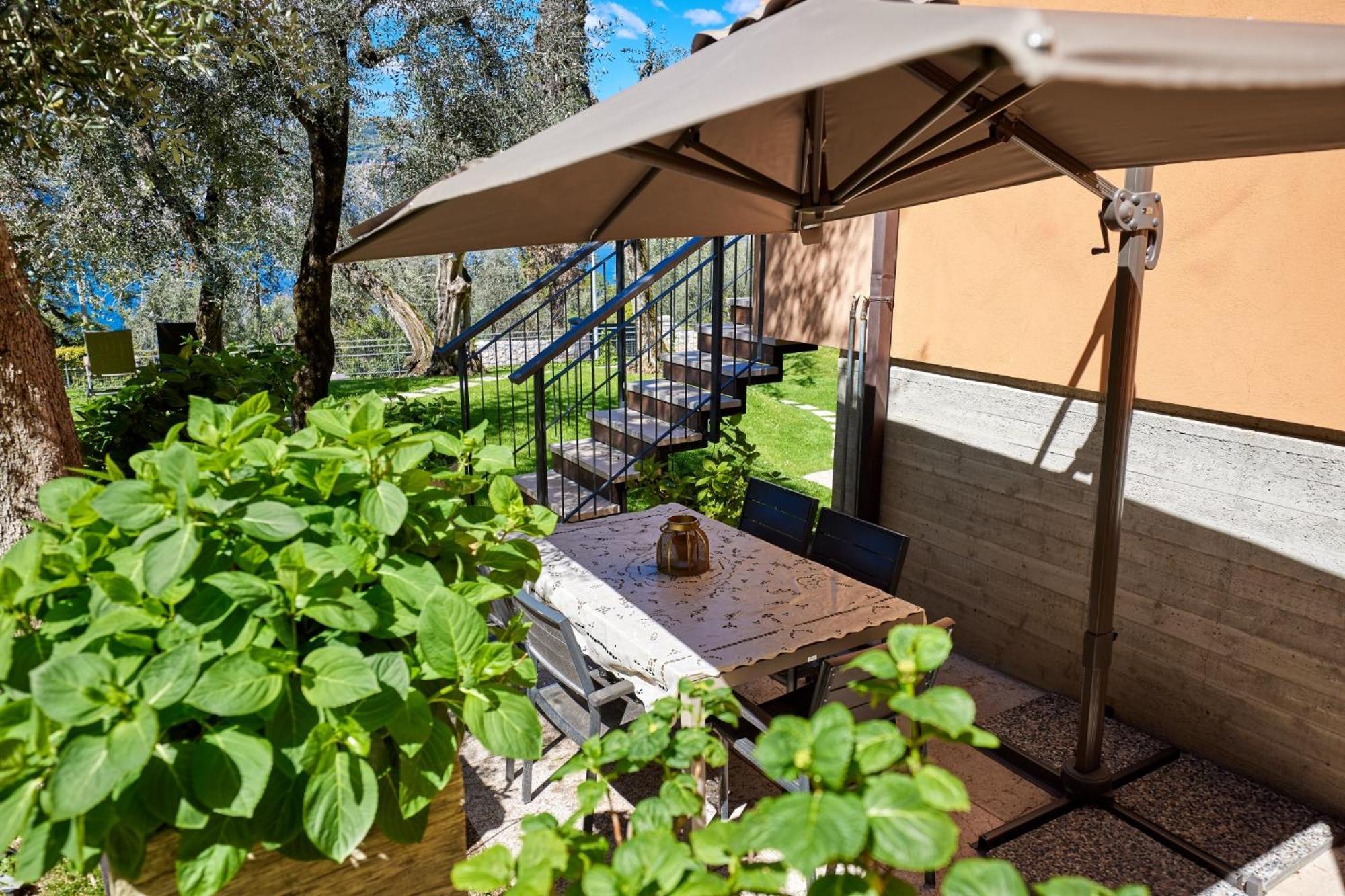 CallaLillyJardin Malcesine Esterno foto