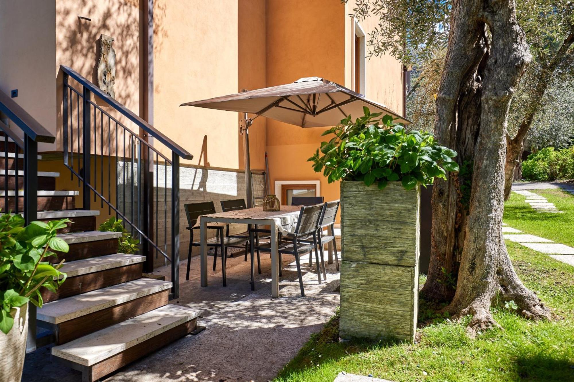 CallaLillyJardin Malcesine Esterno foto